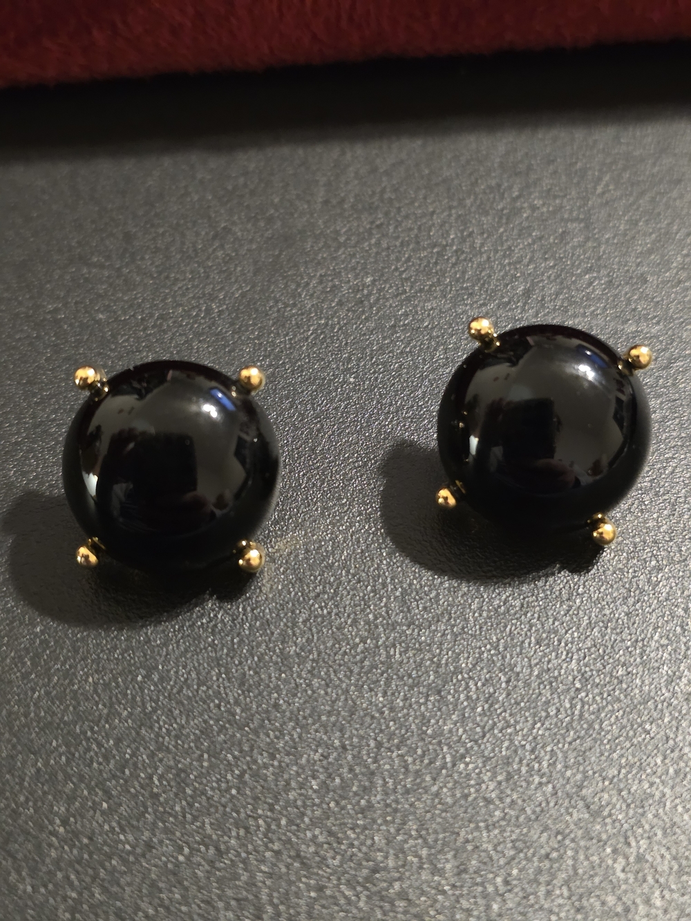 Vintage 4 Pair Pierced Earring Set: Gold, Black & Cream Studs/Knot & Drop - Picture 5 of 10
